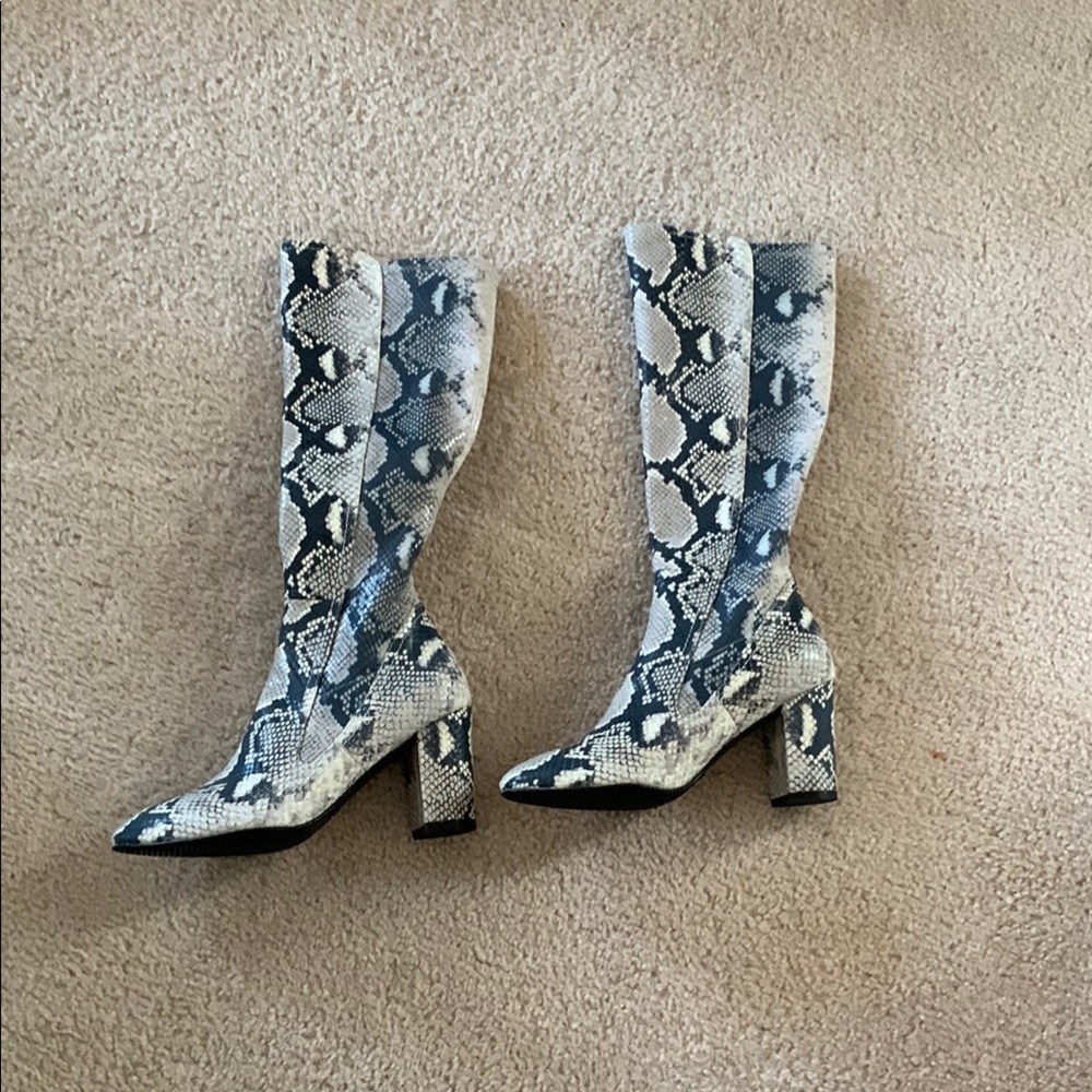 Stuart Weizman Snakeskin leather Knee-High Boots